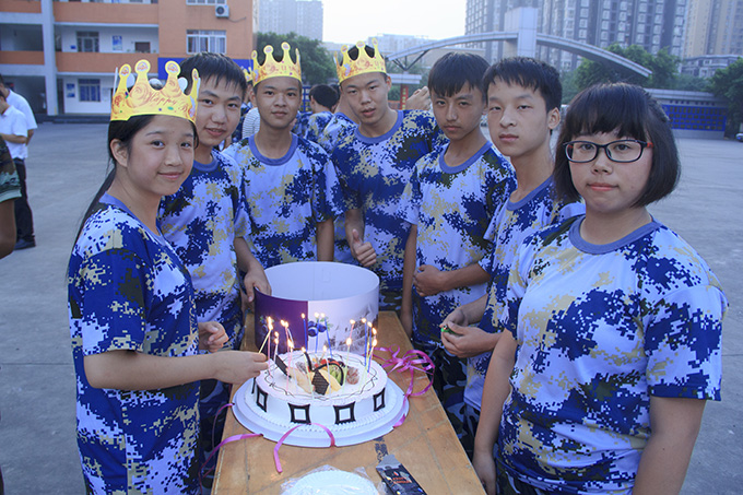 全校生日大party，新華有你更精彩