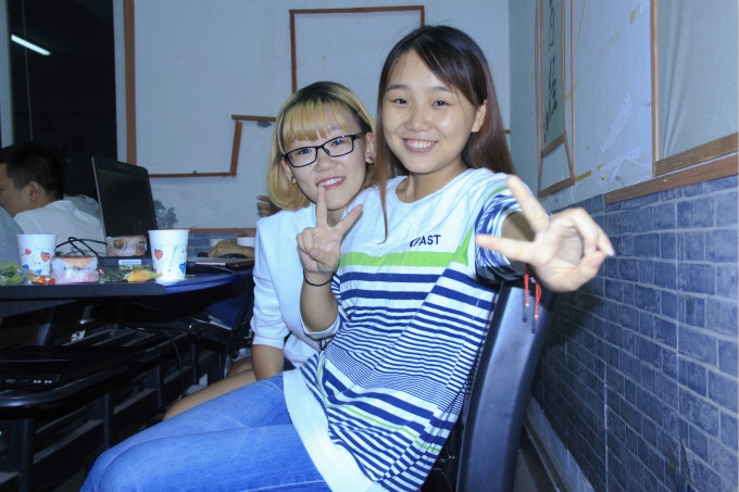 中秋節(jié)到了，各班級(jí)舉辦茶話會(huì)歡度佳節(jié)