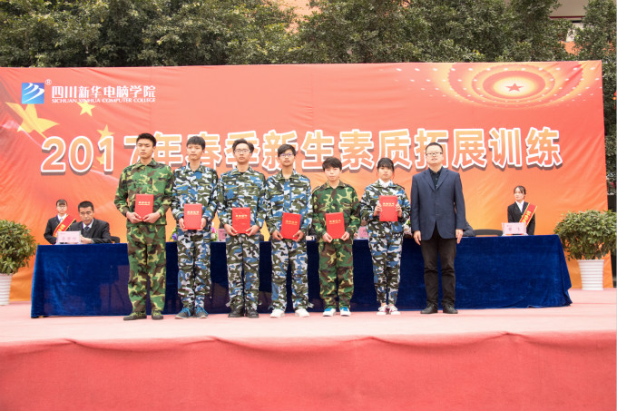 軍訓(xùn)會操表演，青春與奮進(jìn)的完美結(jié)合！
