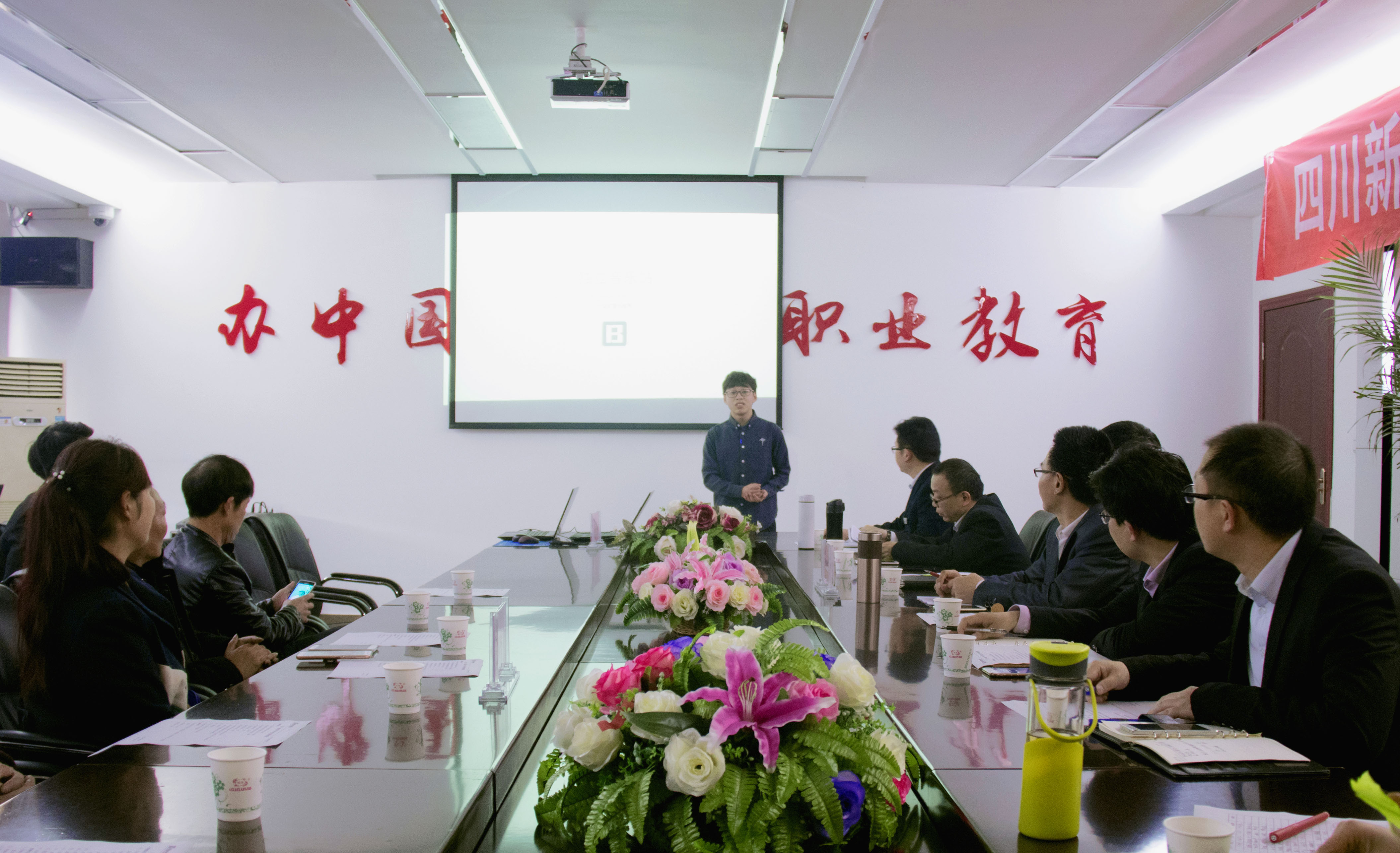 幸福就是，畢業(yè)答辯時(shí)有父母的見證