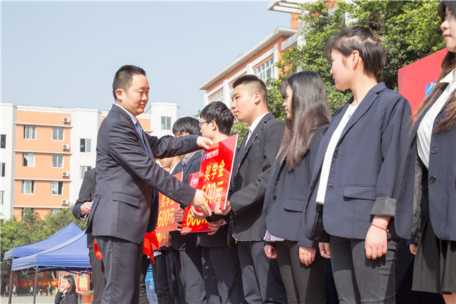 畢業(yè)了：感恩母校，放飛夢(mèng)想！