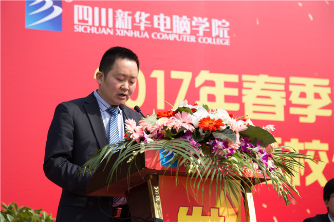 IT人才供需洽談會(huì)：100多家企業(yè)，“職”為新華