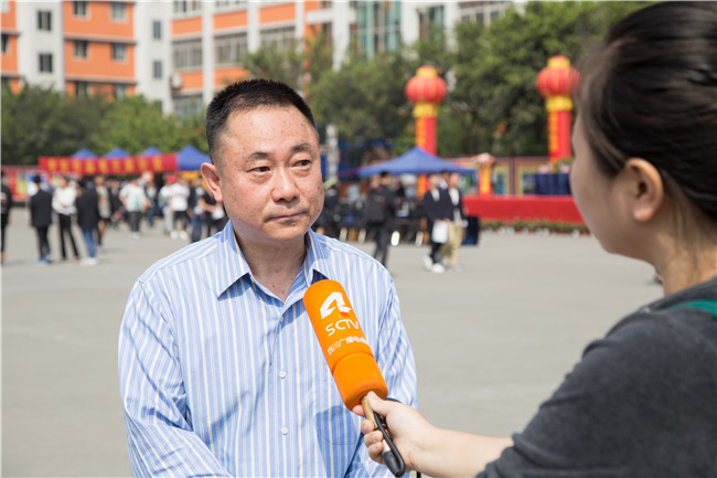 IT人才供需洽談會(huì)：100多家企業(yè)，“職”為新華
