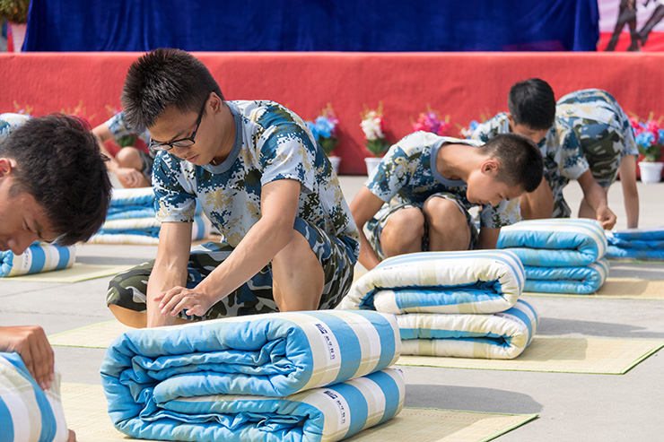 秋季軍訓(xùn)會(huì)操完滿結(jié)束，新生面貌煥然一新