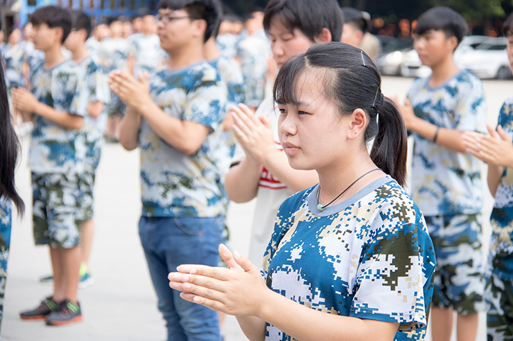 秋季軍訓(xùn)會(huì)操完滿結(jié)束，新生面貌煥然一新