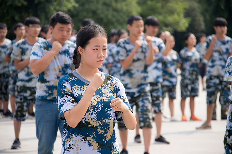 秋季軍訓(xùn)會(huì)操完滿結(jié)束，新生面貌煥然一新