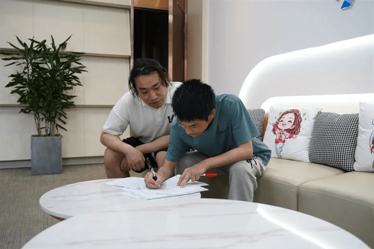 恭喜！成都新華電競(jìng)學(xué)子成功簽約